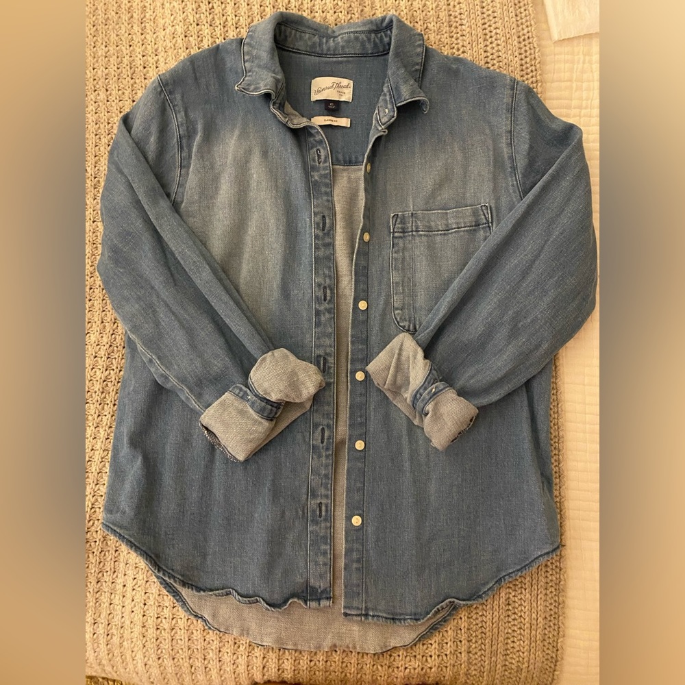 Universal Thread Women’s denim button up top xs